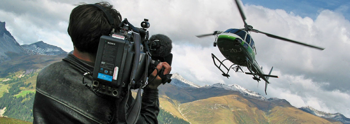 filmant avec hélicoptère